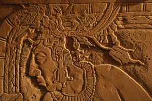 Tempel 21 Thronbank, Schnitzerei von König Akhal Mo Nab, Palenque, Mexiko, 2005 (Foto)