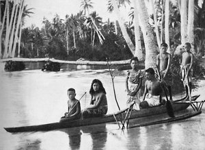 Ein samoanisches Kanu mit Ausleger und seinen Insassen, 1902 von Kerry and Co