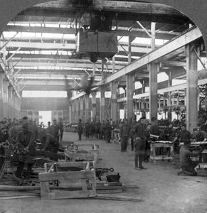 Amerikanische Armeewerkstätten für Waffenreparaturen in Mehun-sur-Yèvre, Frankreich, ca. 1918-1919 von Keystone View Company
