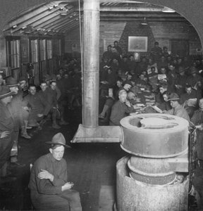 Gesellschaftsraum einer YMCA-Armeehütte, frühes 20. Jahrhundert von Keystone View Company