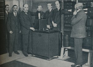 Die neue Magie: Bilder drahtlos senden und das unausweichliche Telefon, um 1935 von Keystone View Company