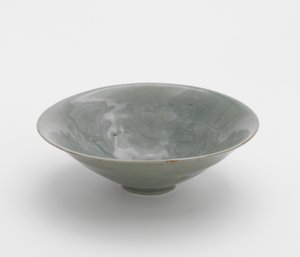 Schale mit geformtem Pfingstrosenranken-Design, erste Hälfte des 12. Jahrhunderts