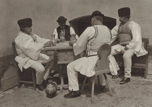 Rumänien: Poiana-Sibiului, Ein Glas Wein genießen