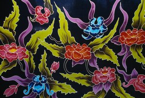 Sarongstoff mit Blumenmotiven, Insel Moorea, Gesellschaftsinseln, Französisch-Polynesien (Überseegebiet der Französischen Republik) (Detail)