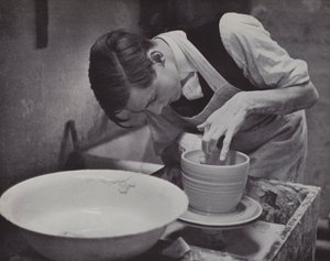 Töpferei in Eton von Laszlo Moholy Nagy