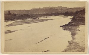 Blick auf den San Lorenzo, von der Fußgängerbrücke, Santa Cruz von Lawrence and Houseworth
