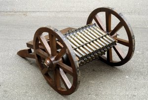 Rotierende Rohrkanone. Modell nach der Zeichnung von Leonardo da Vinci von Leonardo da (after) Vinci