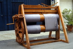 Wollwebstuhl. Modell nach der Zeichnung von Leonardo da Vinci (Leonardo da Vinci). Museum für Wissenschaft und Technologie, Mailand