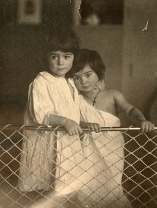 Porträt von zwei Kindern, spätes 19. oder frühes 20. Jahrhundert