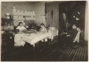 Heimarbeiter - Nüsse knacken, New York City