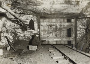 Junge wartet auf Kohle von Lewis Wickes Hine
