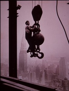 Empire State Building im Bau, zeigt ein Mitglied der Derrick-Crew