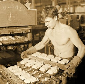 Fabrikarbeiter bei der Paragon Rubber Company, Massachusetts, 1936