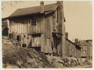 Arbeiterunterkünfte in der Rome Hosiery Mill, Georgia, 1913 von Lewis Wickes Hine