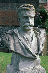 Büste von Guy De Maupassant, Garten des Schlosses Miromesnil, Frankreich, Haute-Normandie von Unbekannt Unbekannt