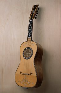 Chitarra battente (Gitarre), Musikinstrument gebaut in der Werkstatt des Geigenbauers Pasquale Scala in Praiano, Kampanien. Italien, 20. Jahrhundert von Unbekannt Unbekannt