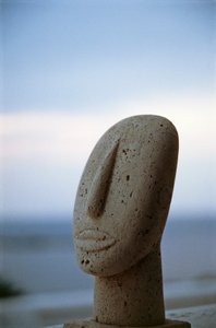 Kopf eines kykladischen Idols vor der Küste, Kykladeninseln, Griechenland, Kykladische Zivilisation (Foto) von Unbekannt Unbekannt