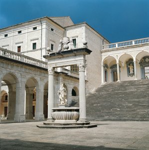 Haupttreppe und Brunnen der Abtei Monte Cassino