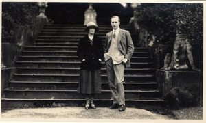 Lady Rachel Cavendish und Viscount Stuart of Findhorn (s/w Foto) von Unbekannt Unbekannt