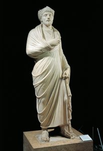 Marmorstatue des Kaisers Julian der Abtrünnige, in griechischer Philosophen-Toga und heidnischer Priesterkrone
