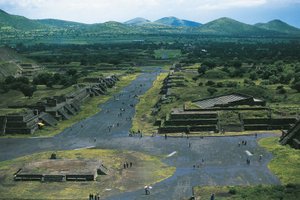 Mexiko, Becken von Mexiko, Mexiko-Stadt, Teotihuacan (Stadt der Götter), Mondpyramide und Totenallee