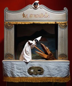 Punch (Pulcinella) und Krokodil, Puppen aus dem Maria Imperatrice Guarattelle Theater, Neapel, Italien