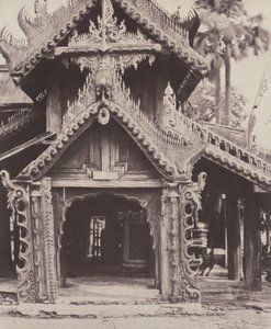 Pugahm Myo: Geschnitztes Tor im Hof der Shwe Zeegong Pagode