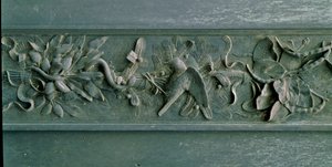 Skulptierter Rahmen, Detail des Nordtors. Flachrelief aus Bronze