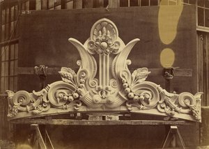 Dämpfung der Giebel der Pavillons. Hauptfassade. von Louis Emile Durandelle