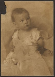 Baby mit Tüll von Louis Fleckenstein