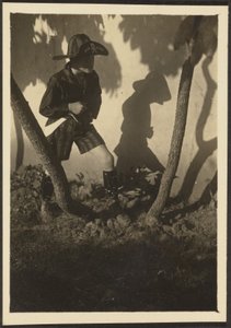 [Junge im Piratenkostüm]