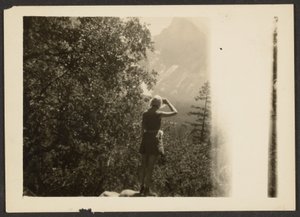 [Figur im Wald] von Louis Fleckenstein