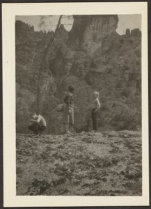 Figuren in Berglandschaft von Louis Fleckenstein