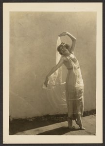 [Florence tanzt auf dem Dach] von Louis Fleckenstein
