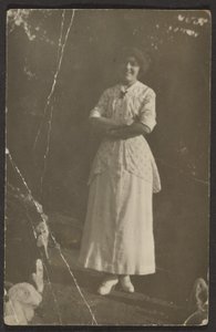 [Florence steht auf dem Pfad] von Louis Fleckenstein