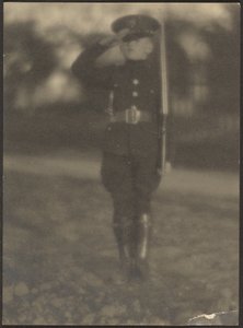 Kleiner Junge in Uniform von Louis Fleckenstein
