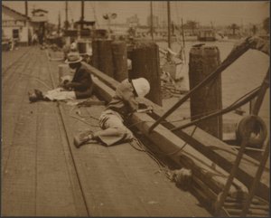 Männer auf dem Dock sitzend von Louis Fleckenstein