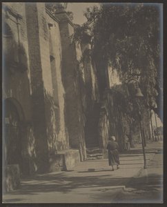 [Gehweg im Missionsviertel] von Louis Fleckenstein