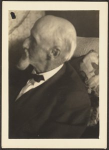 [Alter Mann mit schwarzer Krawatte] von Louis Fleckenstein