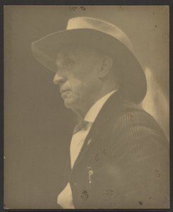 [Porträt eines Mannes mit Stetson] von Louis Fleckenstein