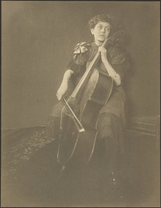 Porträt einer Frau, die Cello spielt von Louis Fleckenstein