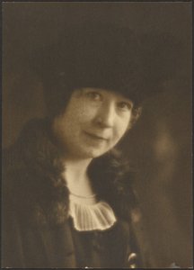 [Porträt einer Frau mit Schleier] von Louis Fleckenstein