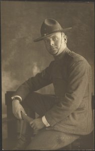 Porträt eines jungen Mannes in Uniform