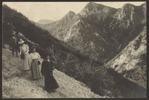 [Spaziergang in einer Berglandschaft] von Louis Fleckenstein
