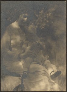 Frau und Kind im Garten sitzend von Louis Fleckenstein