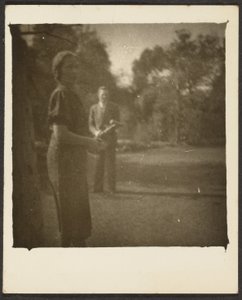 Frau und Mann im Park von Louis Fleckenstein