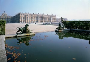 Die West- oder Gartenfassade vom Parterre d