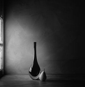 Elegante Vase und Birne