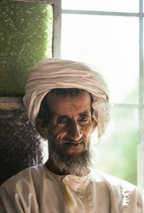 Porträt eines Saiq-Mannes im Hochland des omanischen Plateaus von Saiq