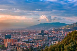Bogotá, Kolumbien - Panoramablick auf den nördlichen Teil der Hauptstadt von La Calera in den Anden